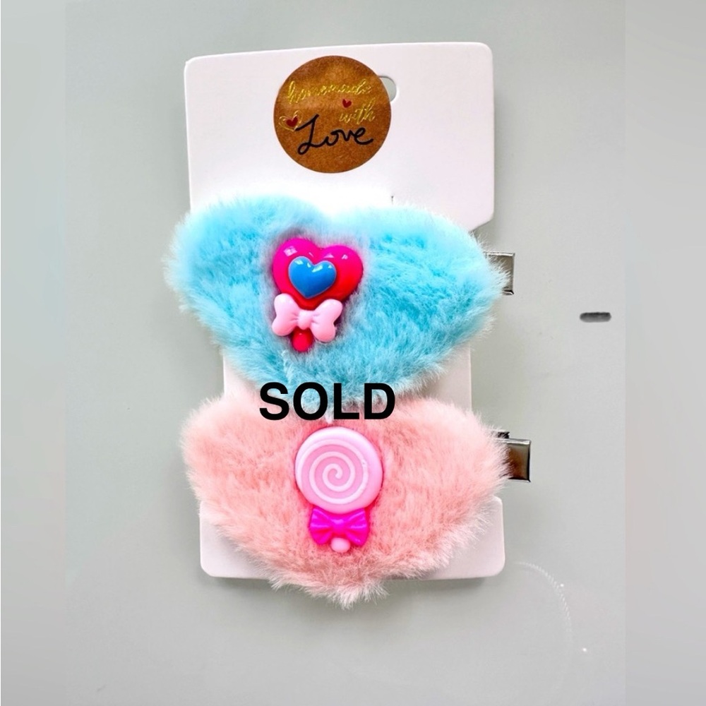 2 Pc Assorted Fuzzy Heart Barrettes - Picture 4 of 4
